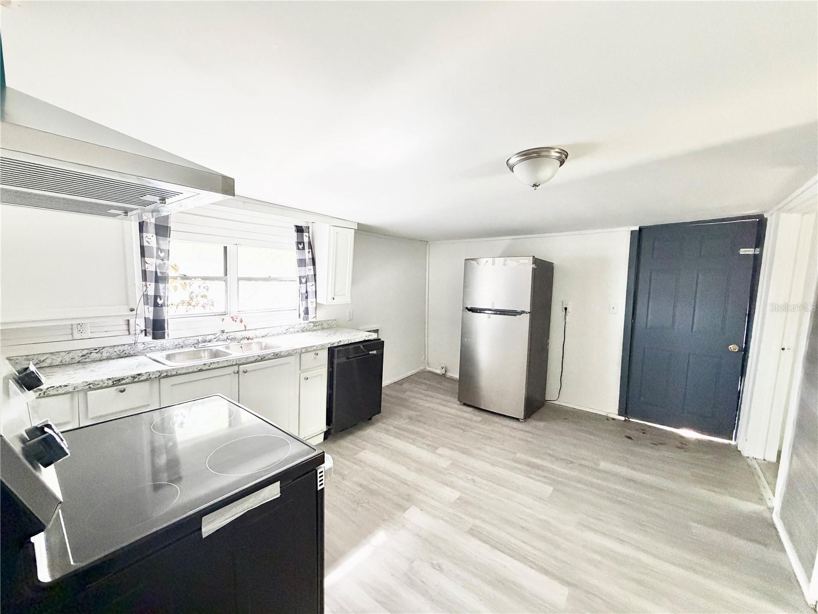 Image 8 of 19 For 21433 Hawthorne Road