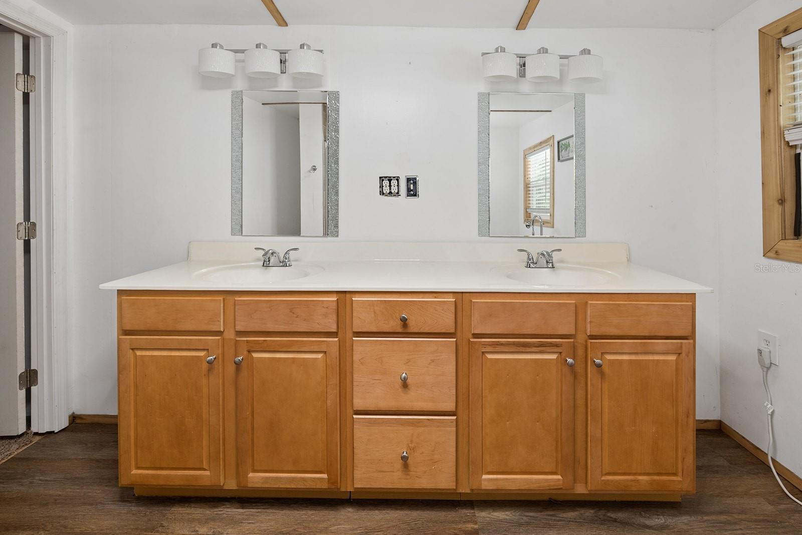 Image 10 of 28 For 6308 Island Road