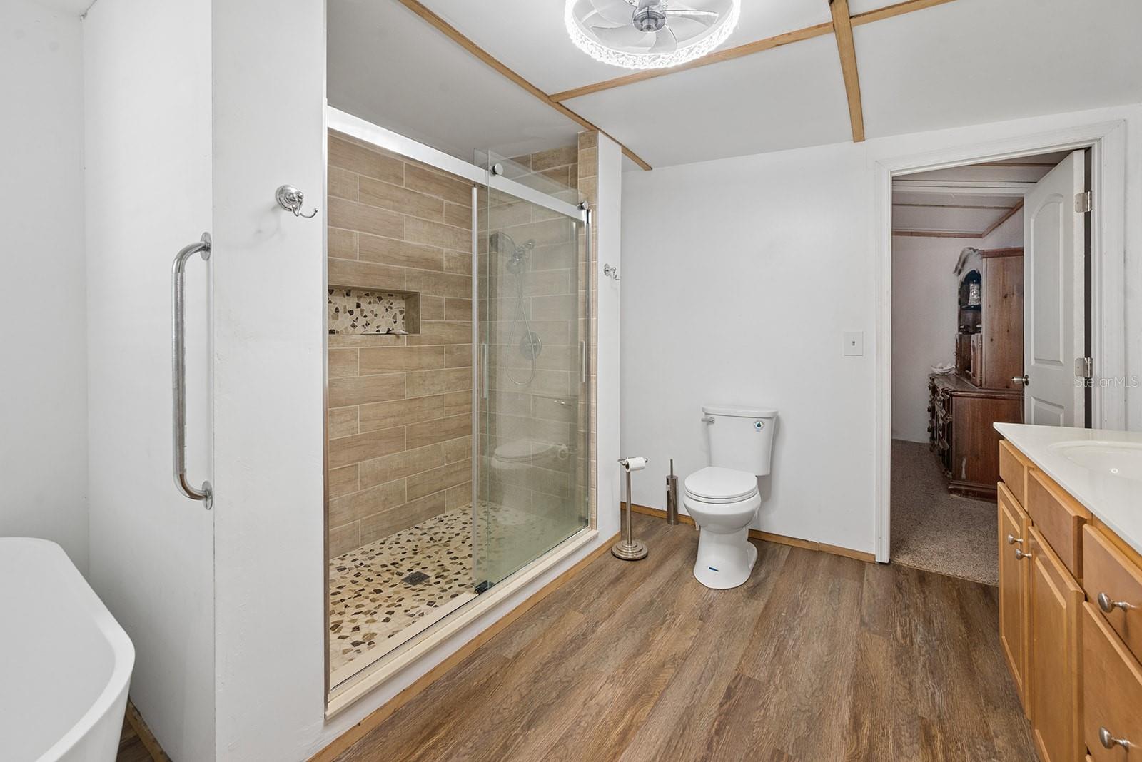 Image 13 of 28 For 6308 Island Road