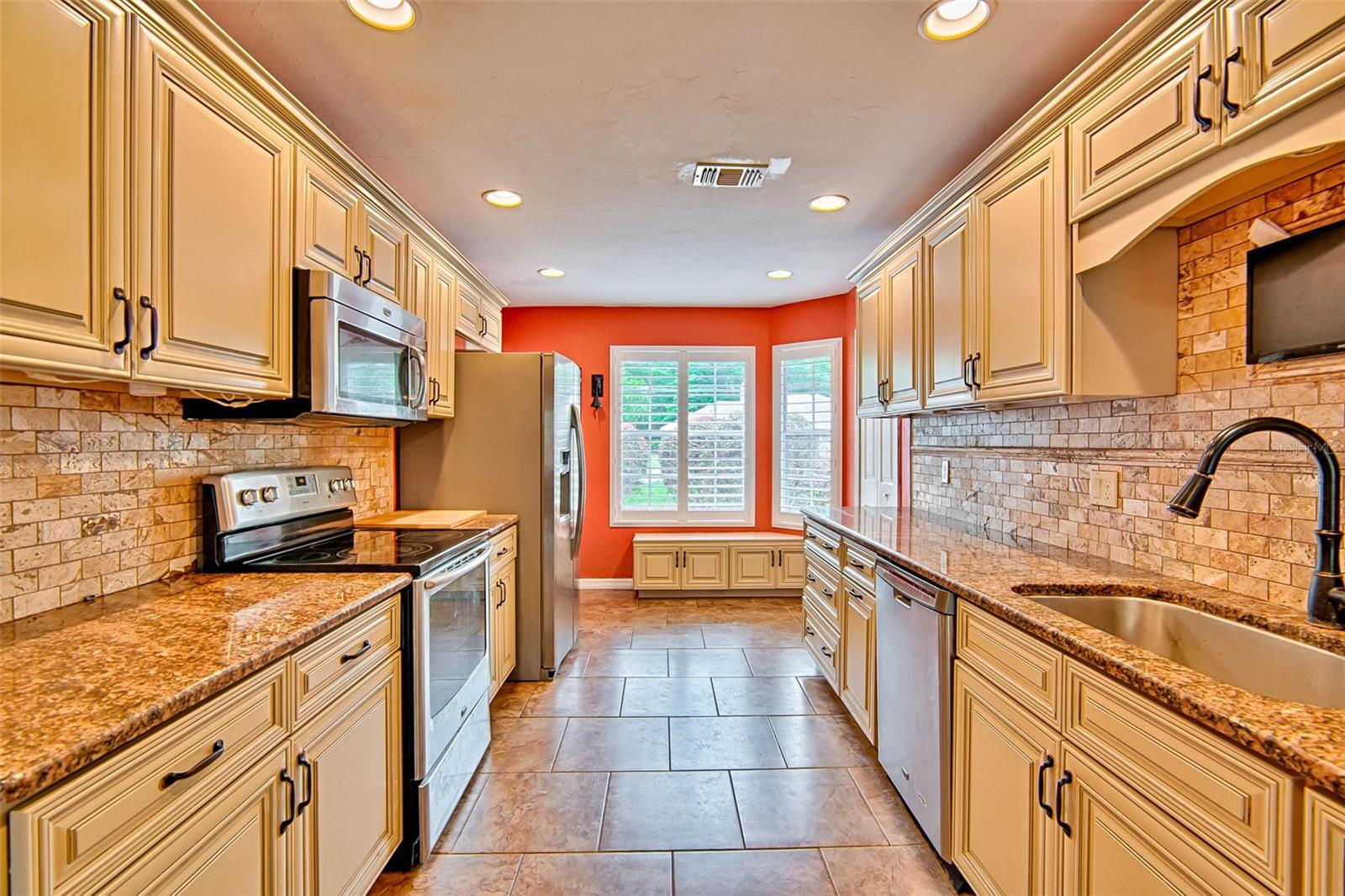 Image 11 of 36 For 533 39th Drive