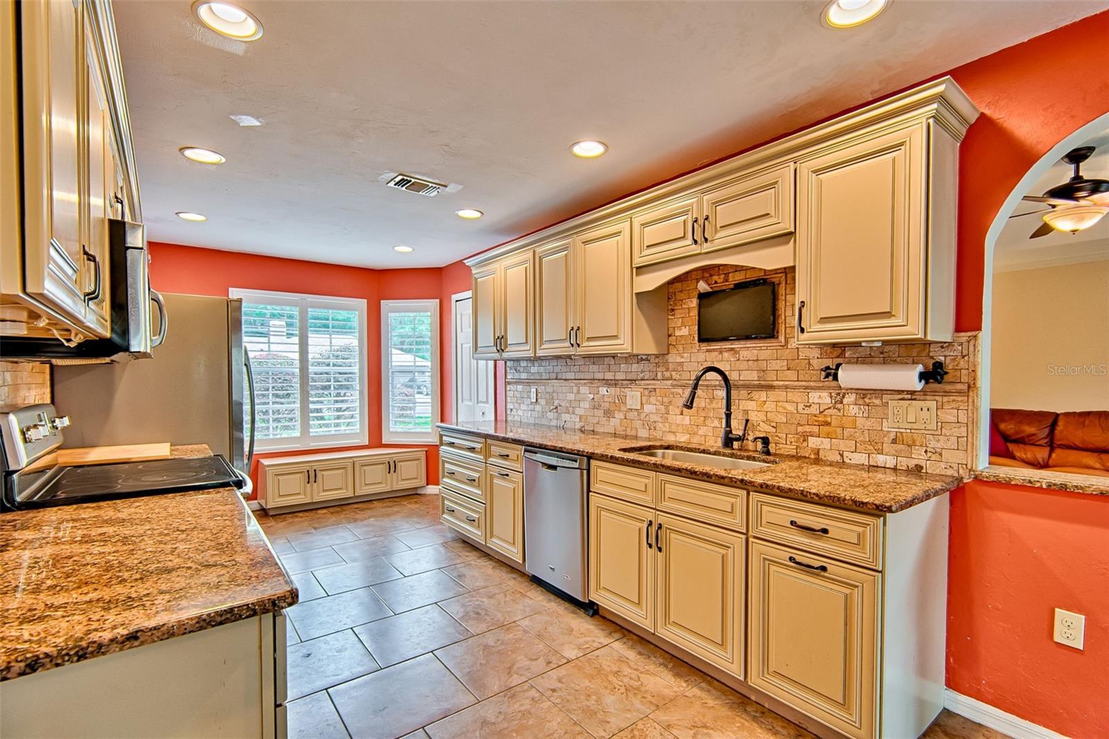 Image 12 of 36 For 533 39th Drive