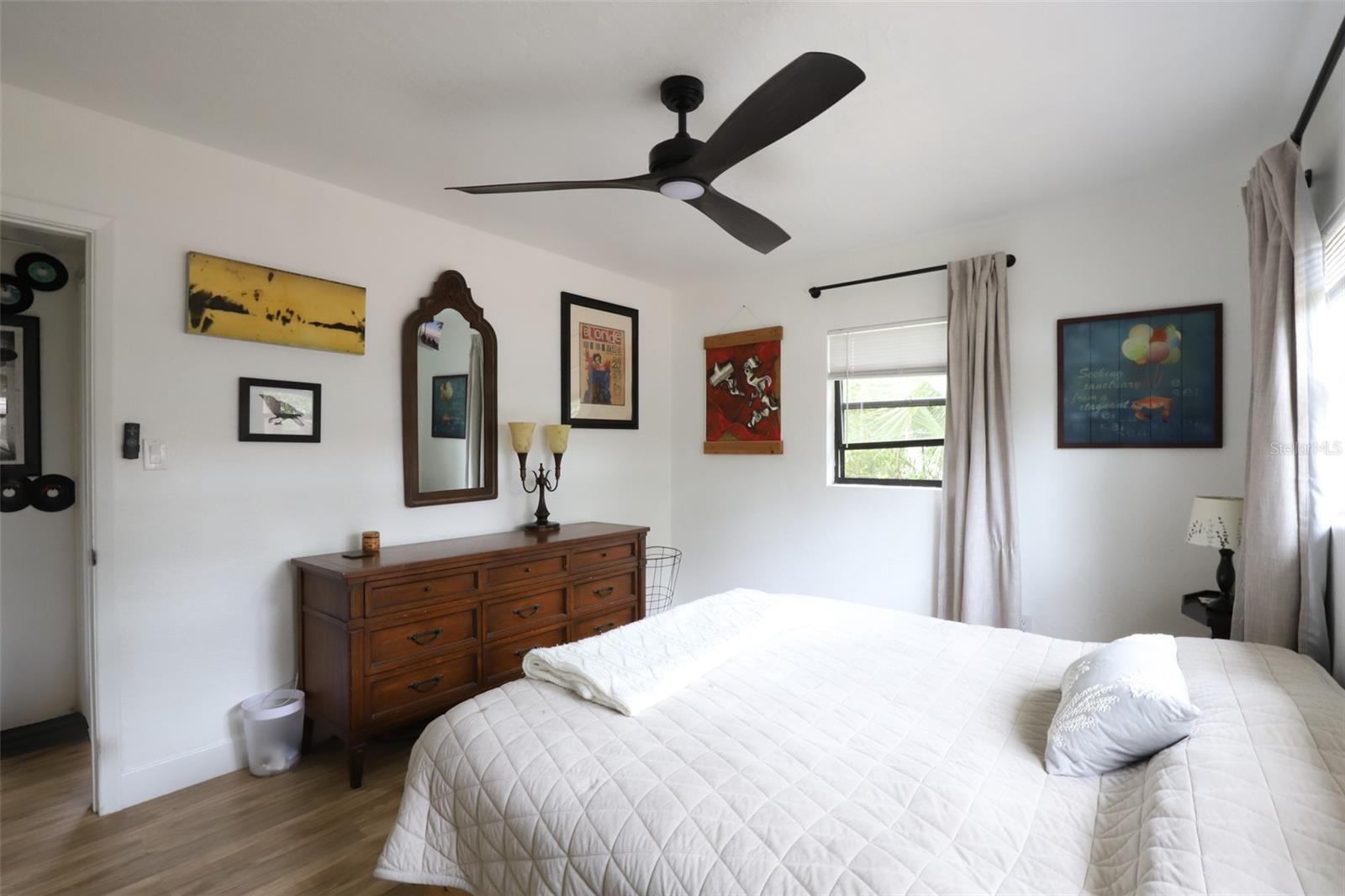 Image 24 of 38 For 1002 19th Place