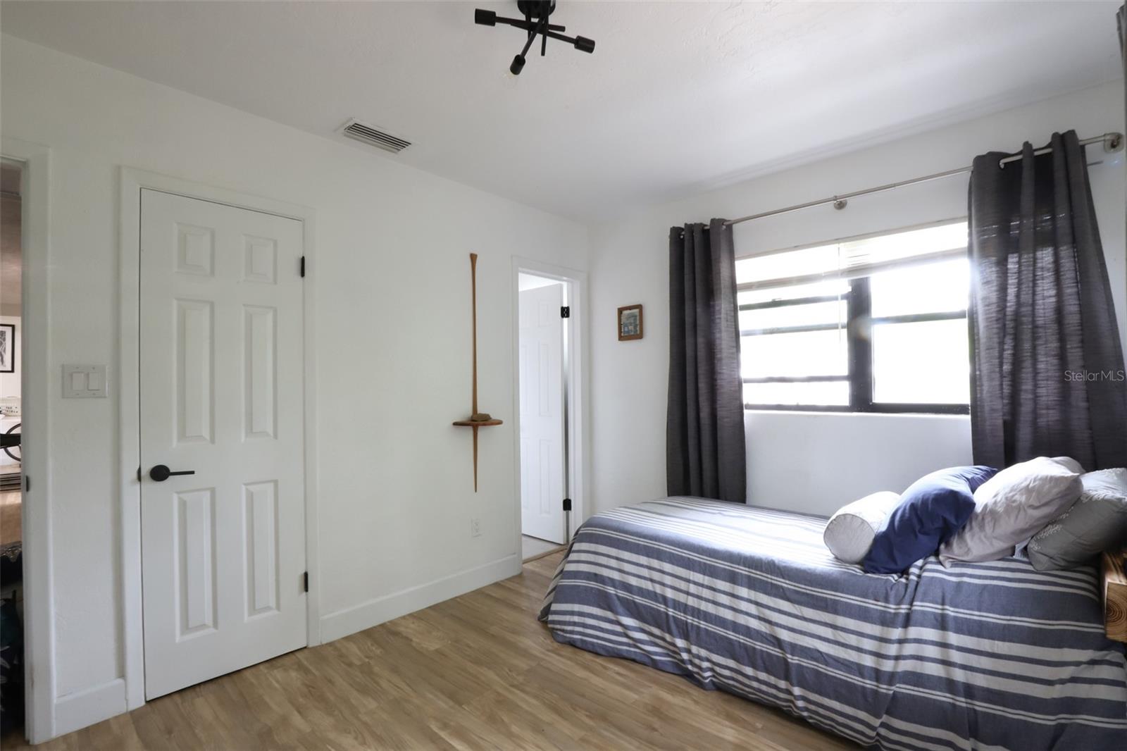 Image 27 of 38 For 1002 19th Place