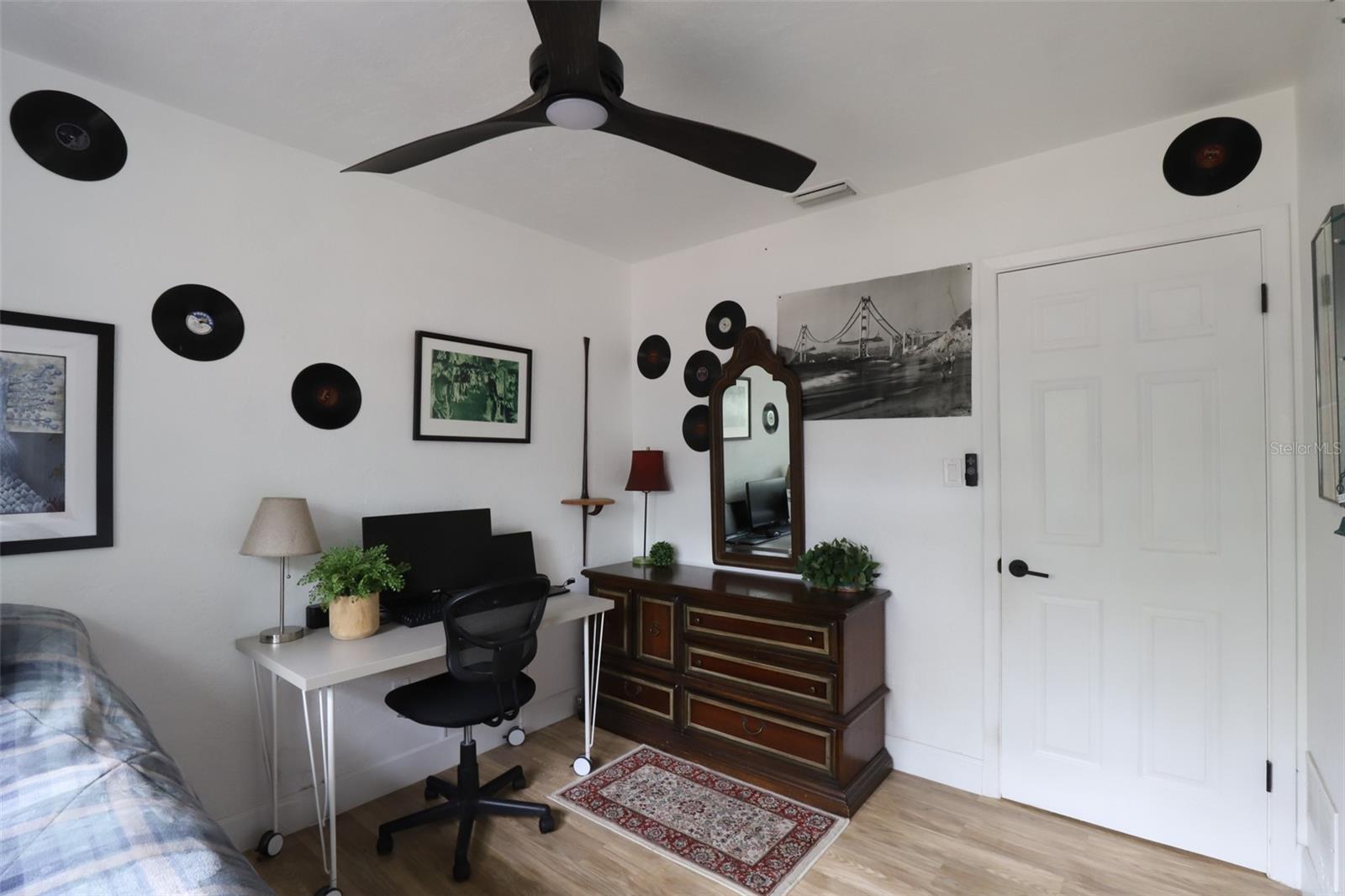 Image 32 of 38 For 1002 19th Place