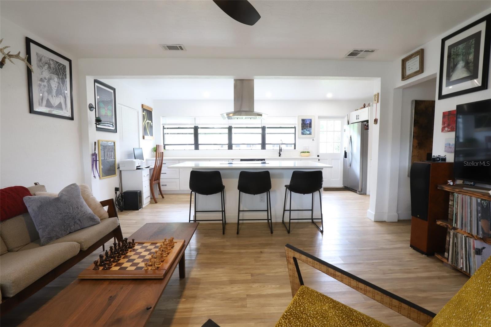 Image 4 of 38 For 1002 19th Place