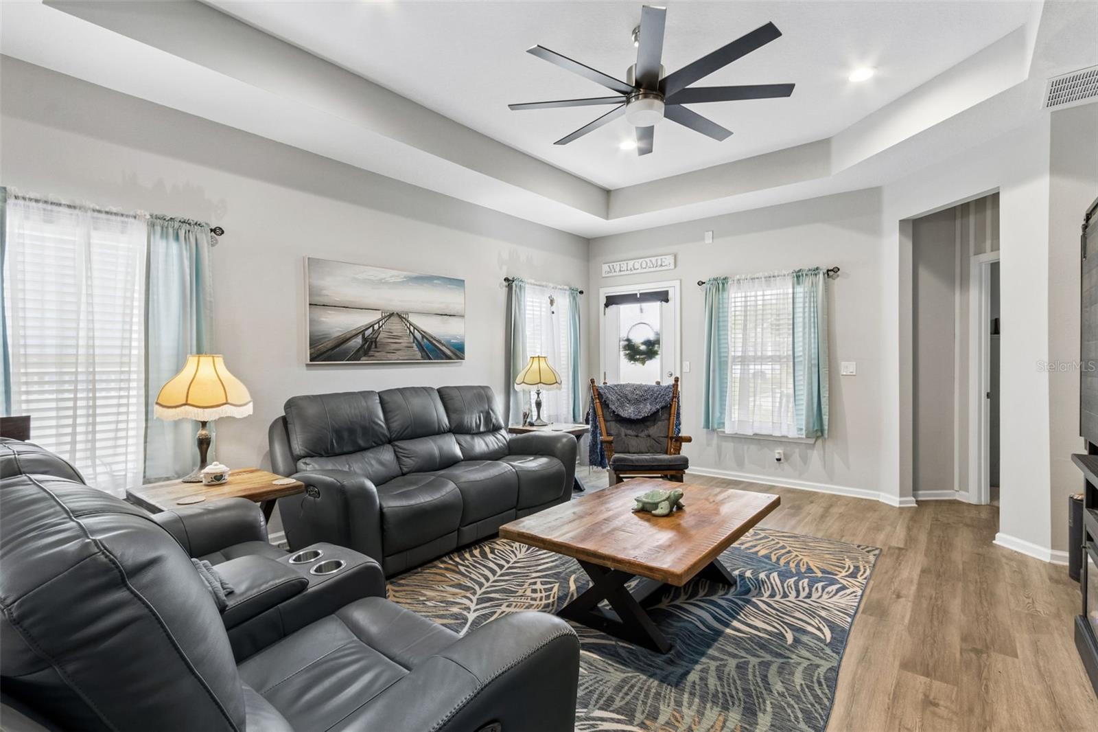 Listing photo id 11 for 250 Daydream Avenue