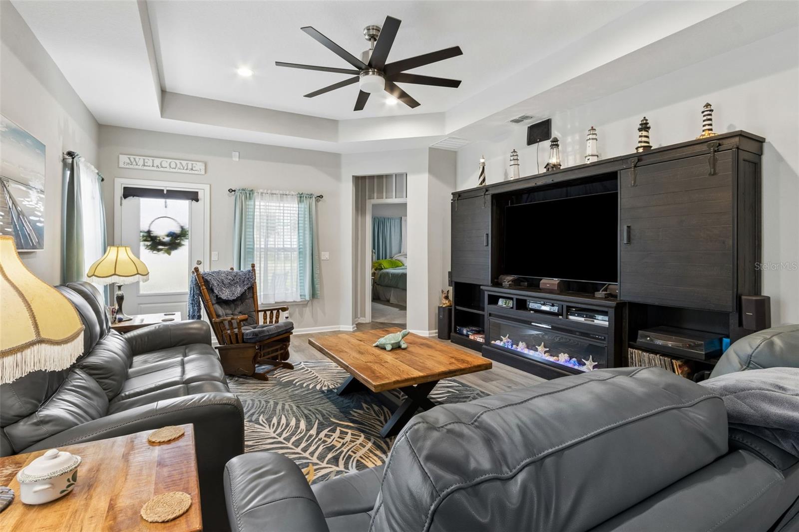 Listing photo id 12 for 250 Daydream Avenue