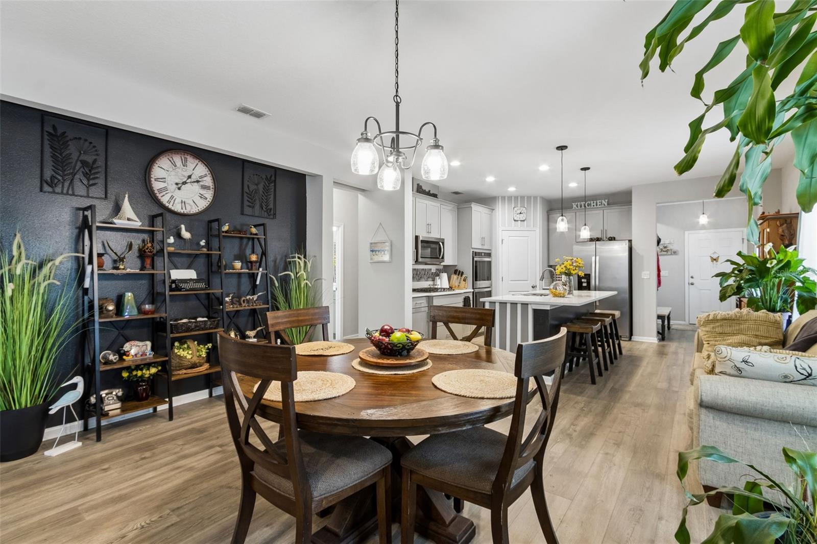 Listing photo id 13 for 250 Daydream Avenue