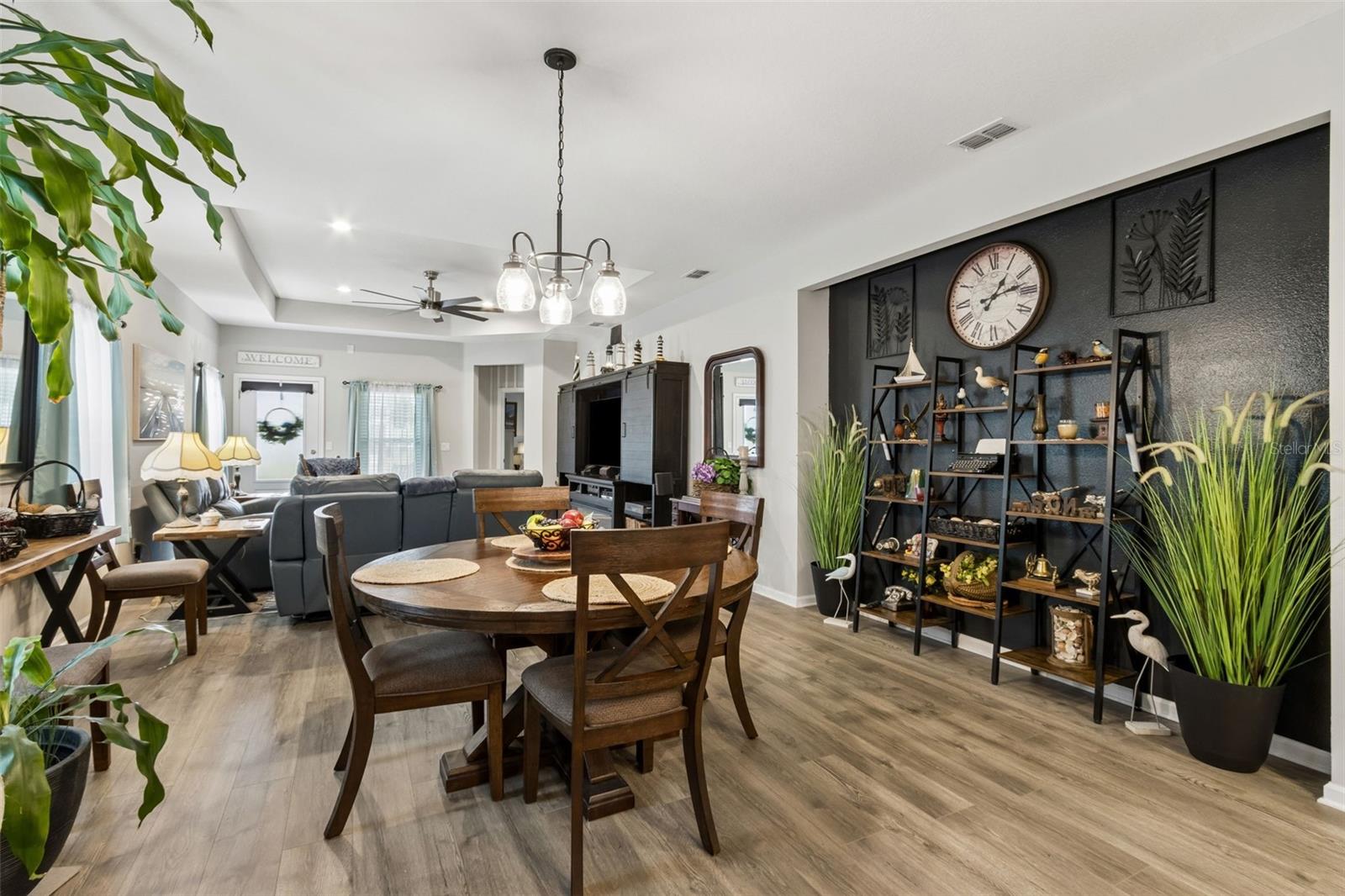 Listing photo id 15 for 250 Daydream Avenue