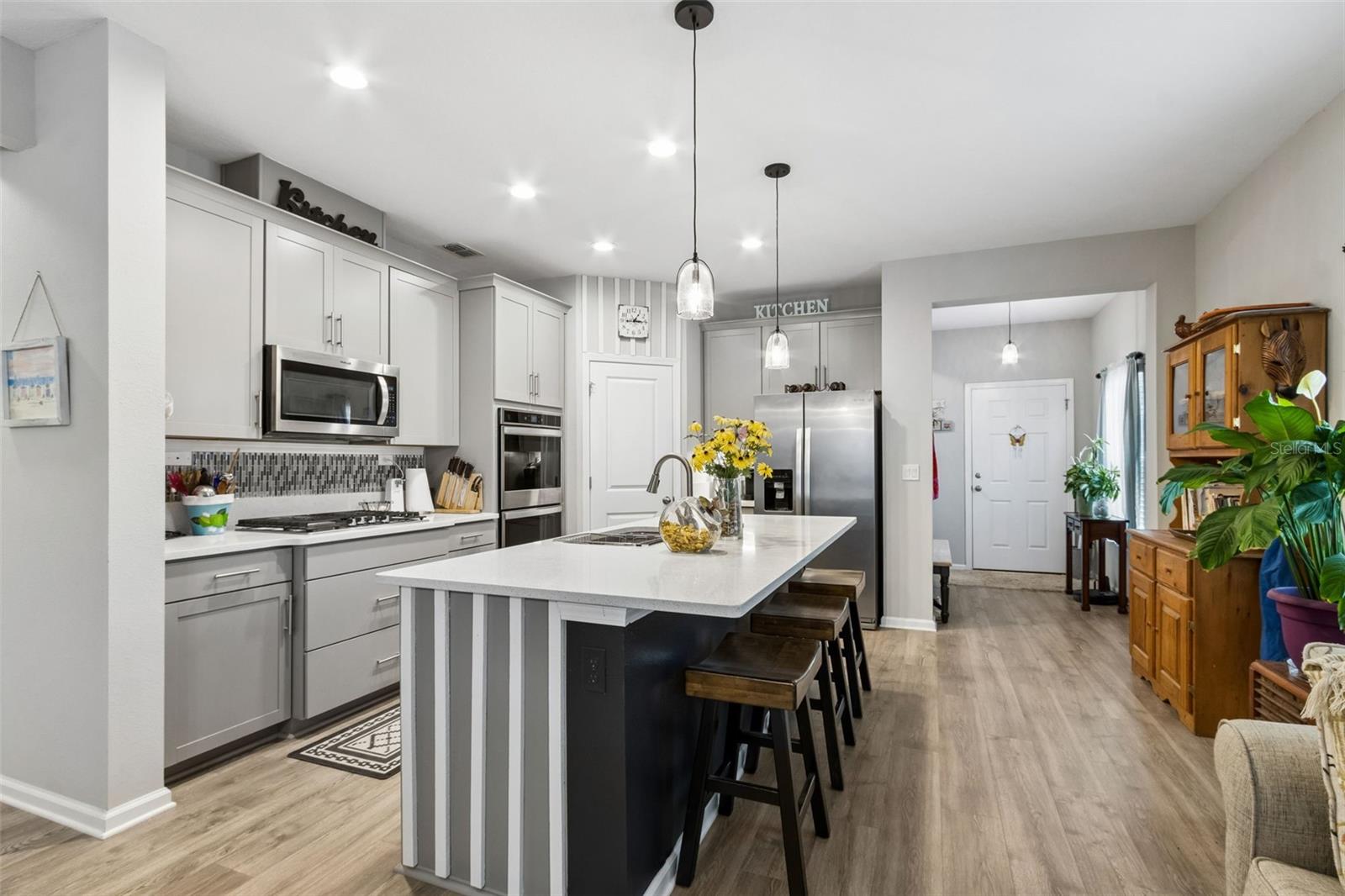 Listing photo id 16 for 250 Daydream Avenue