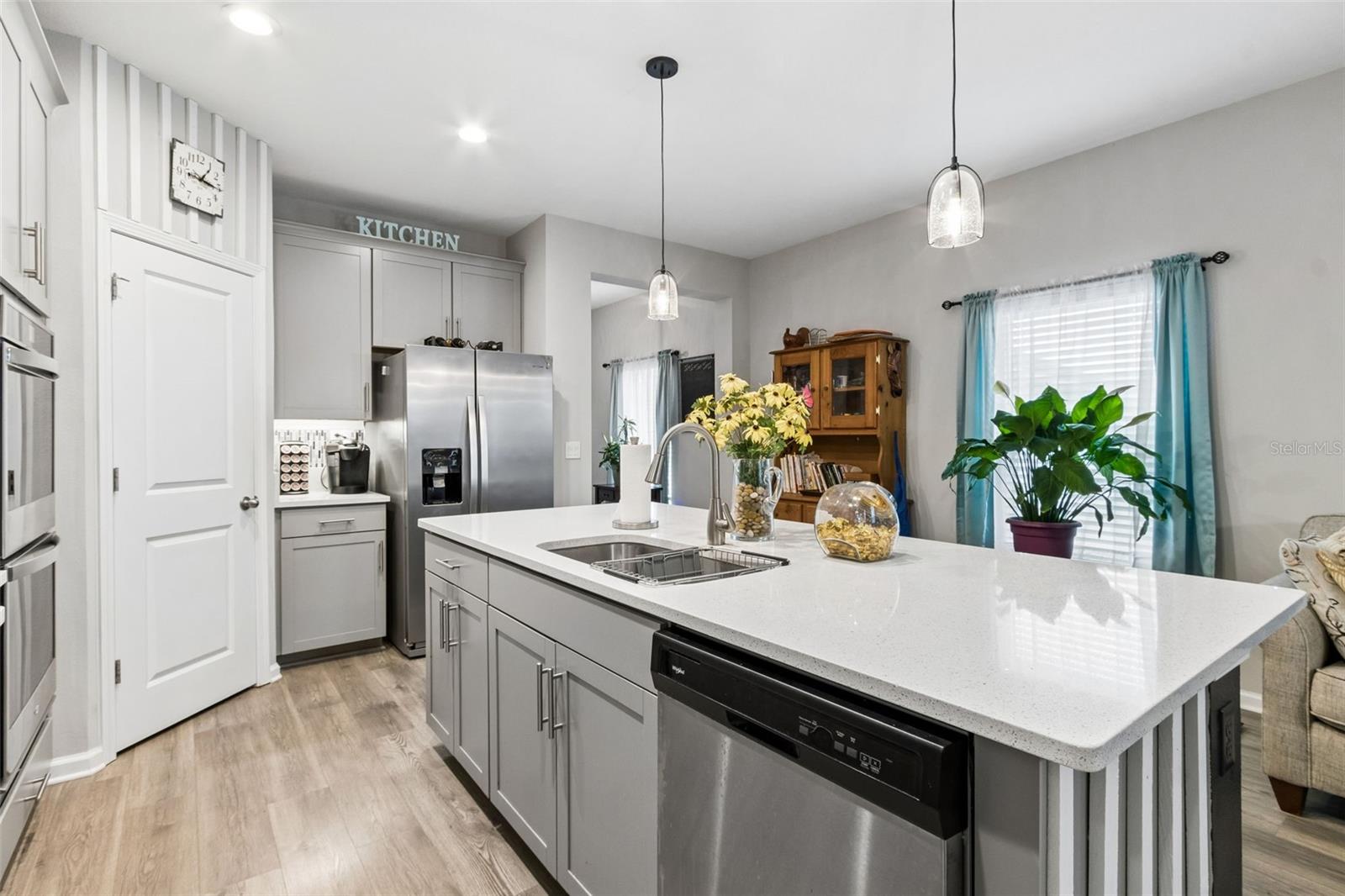 Listing photo id 17 for 250 Daydream Avenue