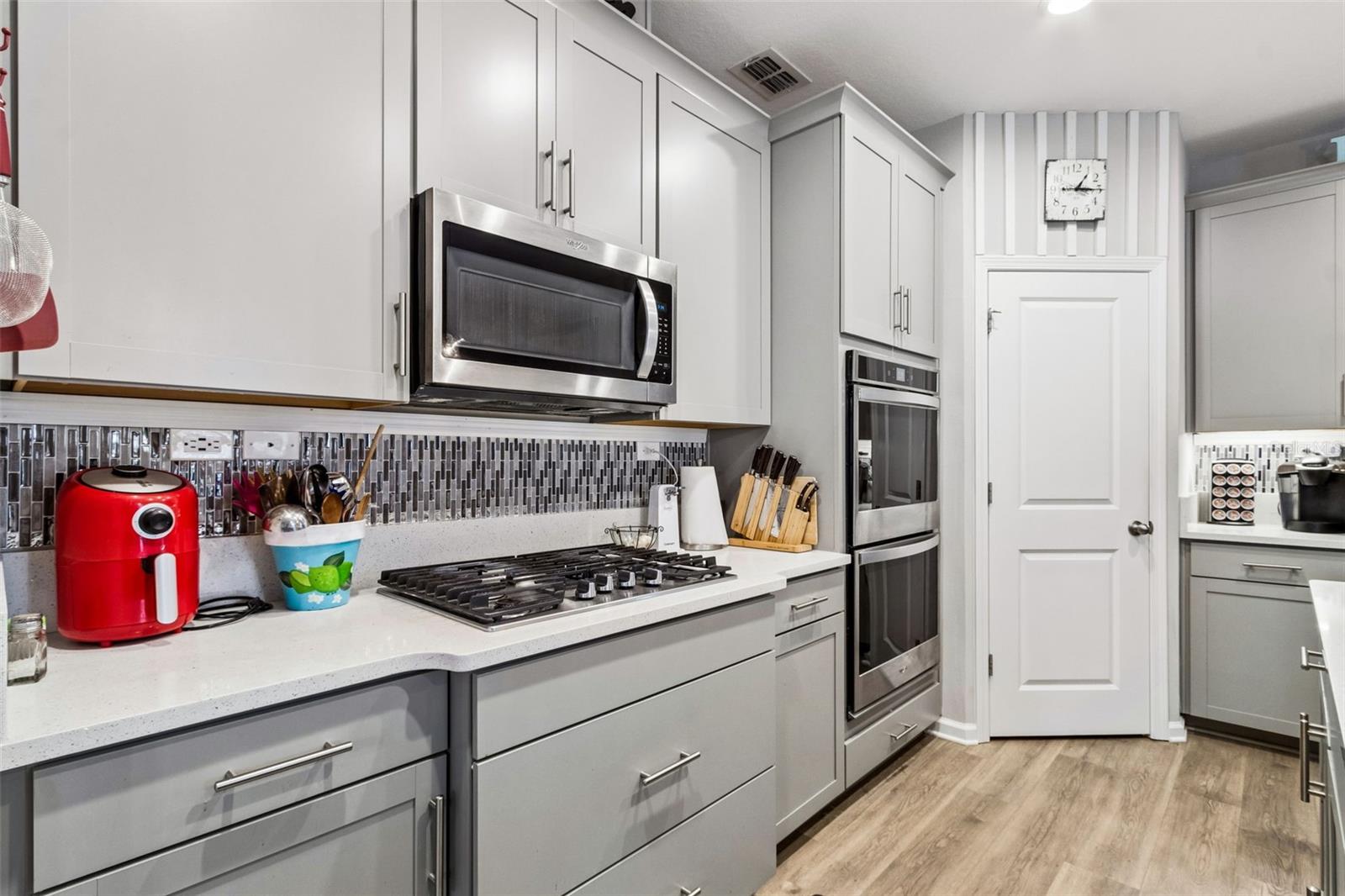 Listing photo id 18 for 250 Daydream Avenue