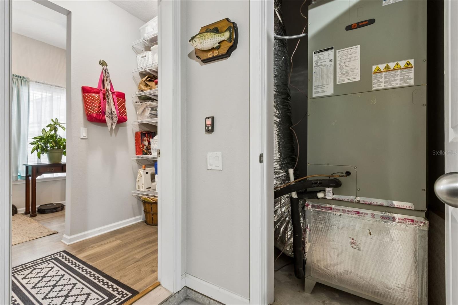 Listing photo id 28 for 250 Daydream Avenue