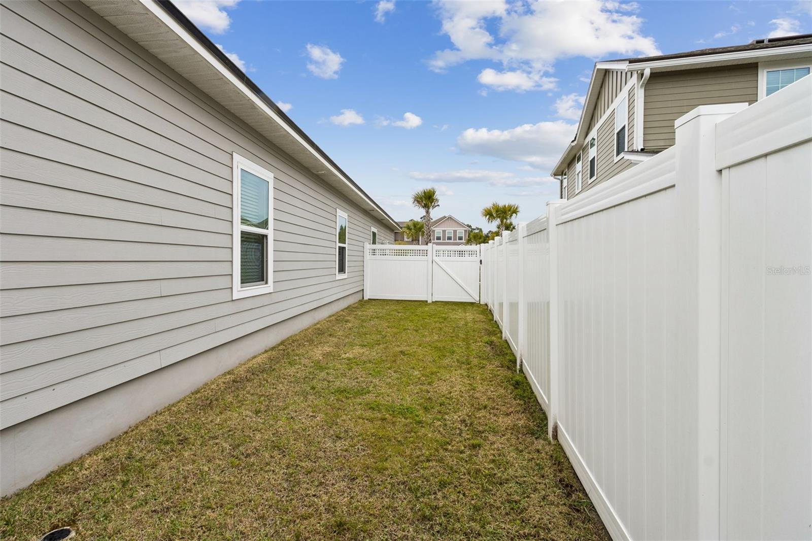 Listing photo id 30 for 250 Daydream Avenue