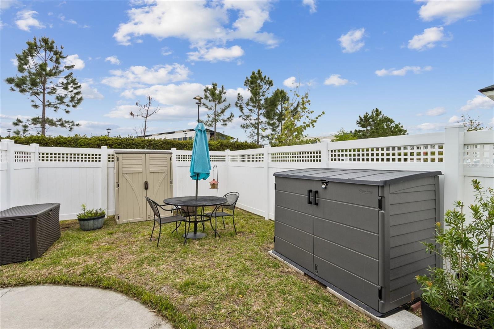 Listing photo id 31 for 250 Daydream Avenue