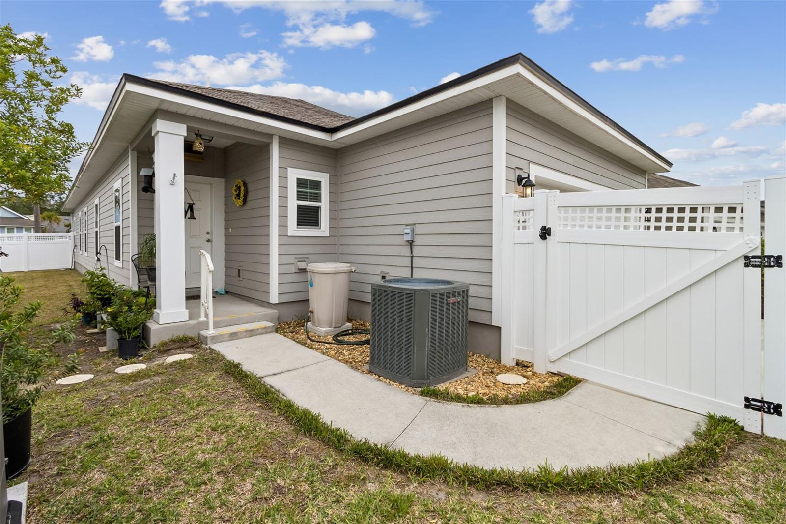 Listing photo id 32 for 250 Daydream Avenue