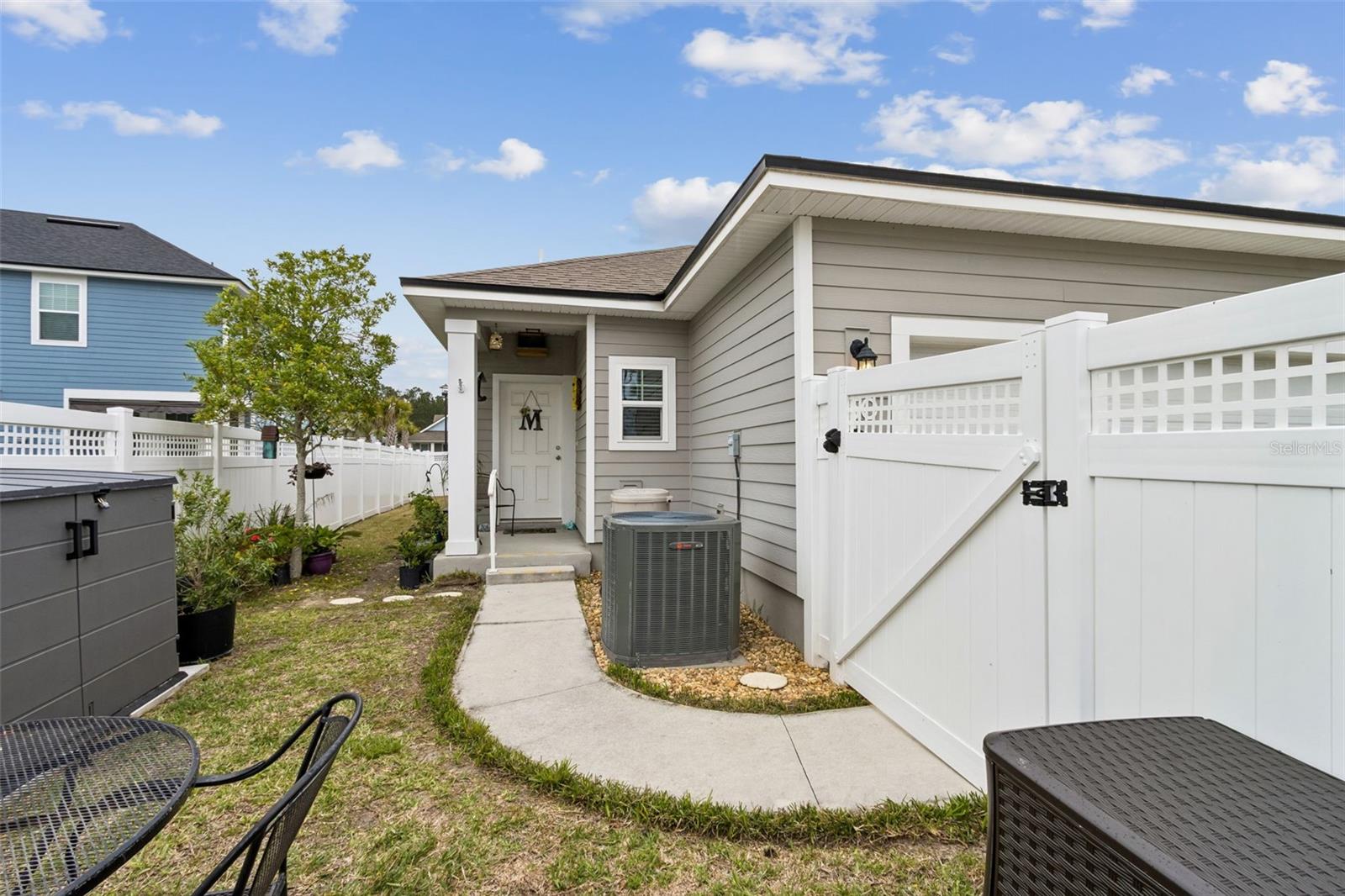 Listing photo id 33 for 250 Daydream Avenue