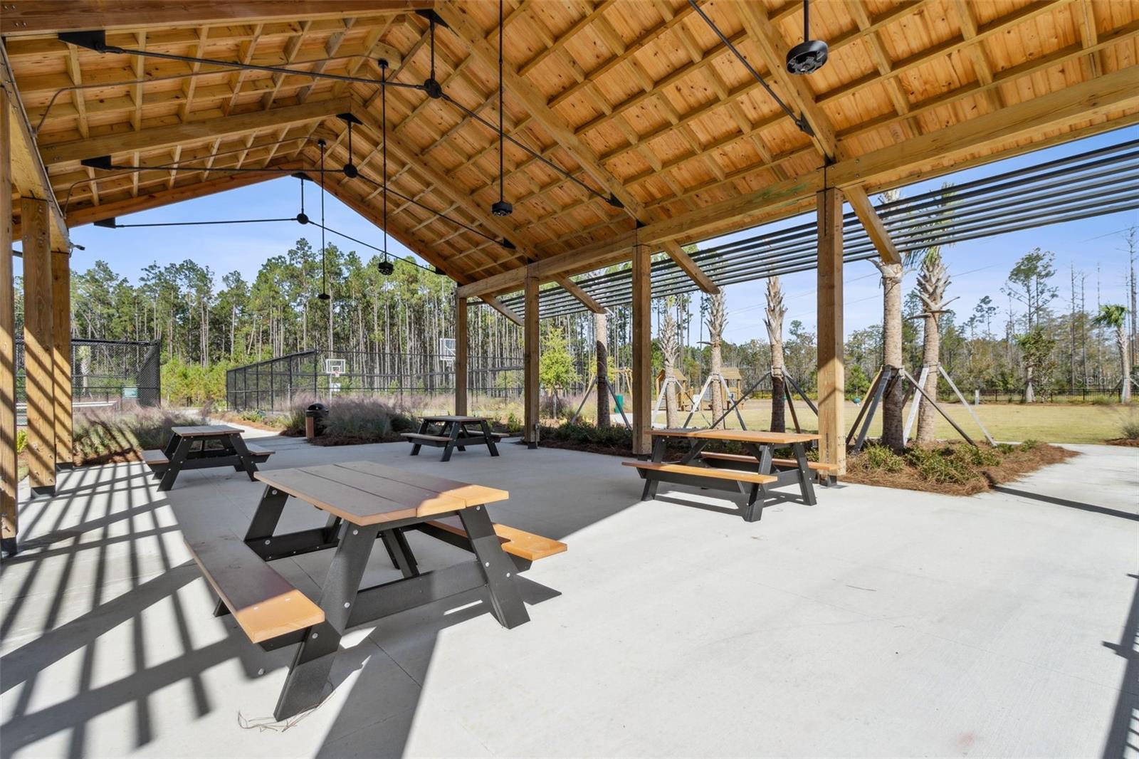 Listing photo id 38 for 250 Daydream Avenue