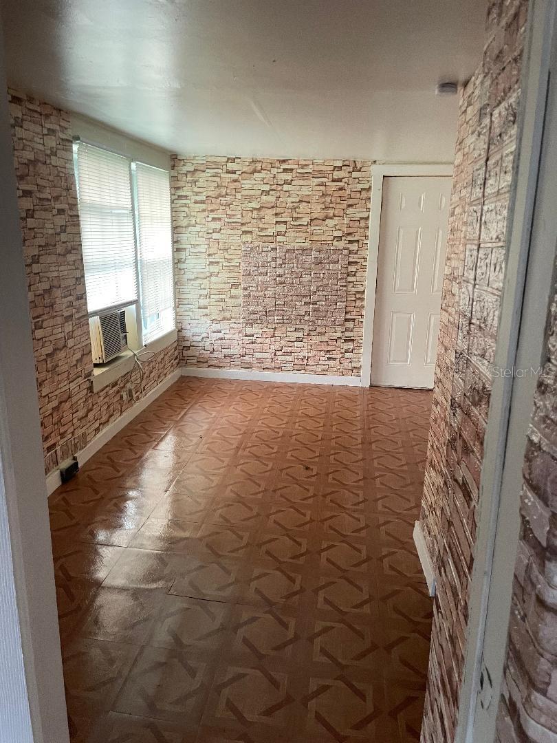 Image 12 of 18 For 31 4th Street