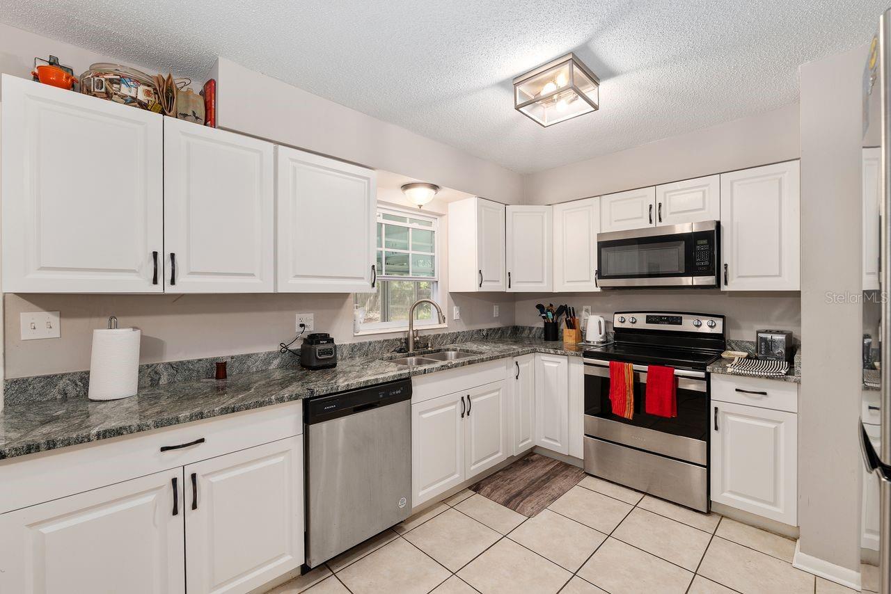 Image 11 of 33 For 5611 29th Terrace