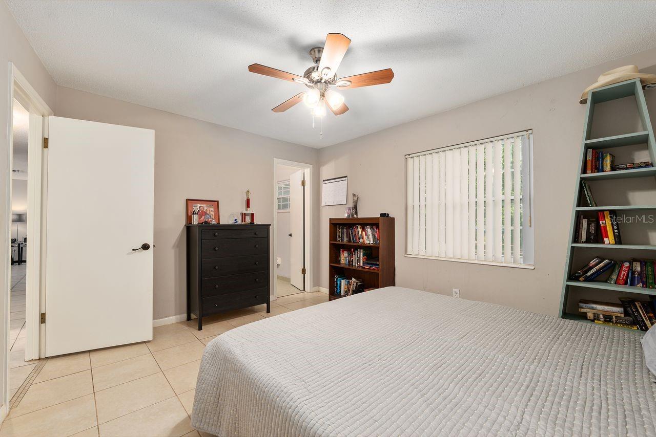 Image 17 of 33 For 5611 29th Terrace