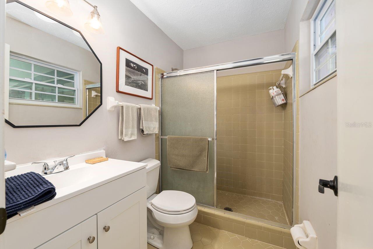 Image 18 of 33 For 5611 29th Terrace