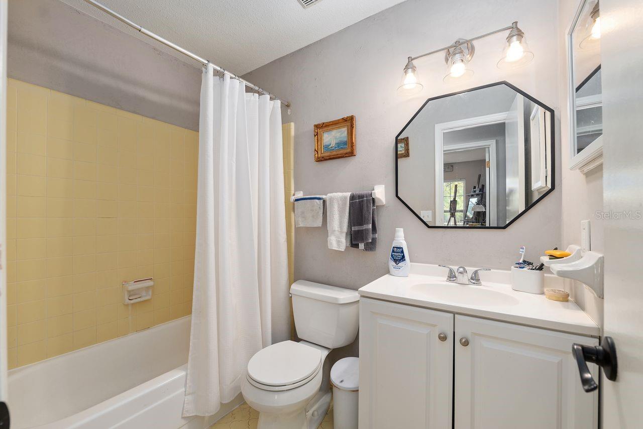 Image 22 of 33 For 5611 29th Terrace