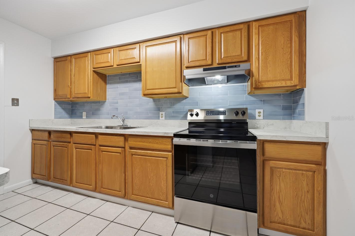 Image 18 of 23 For 5935 23 Terrace