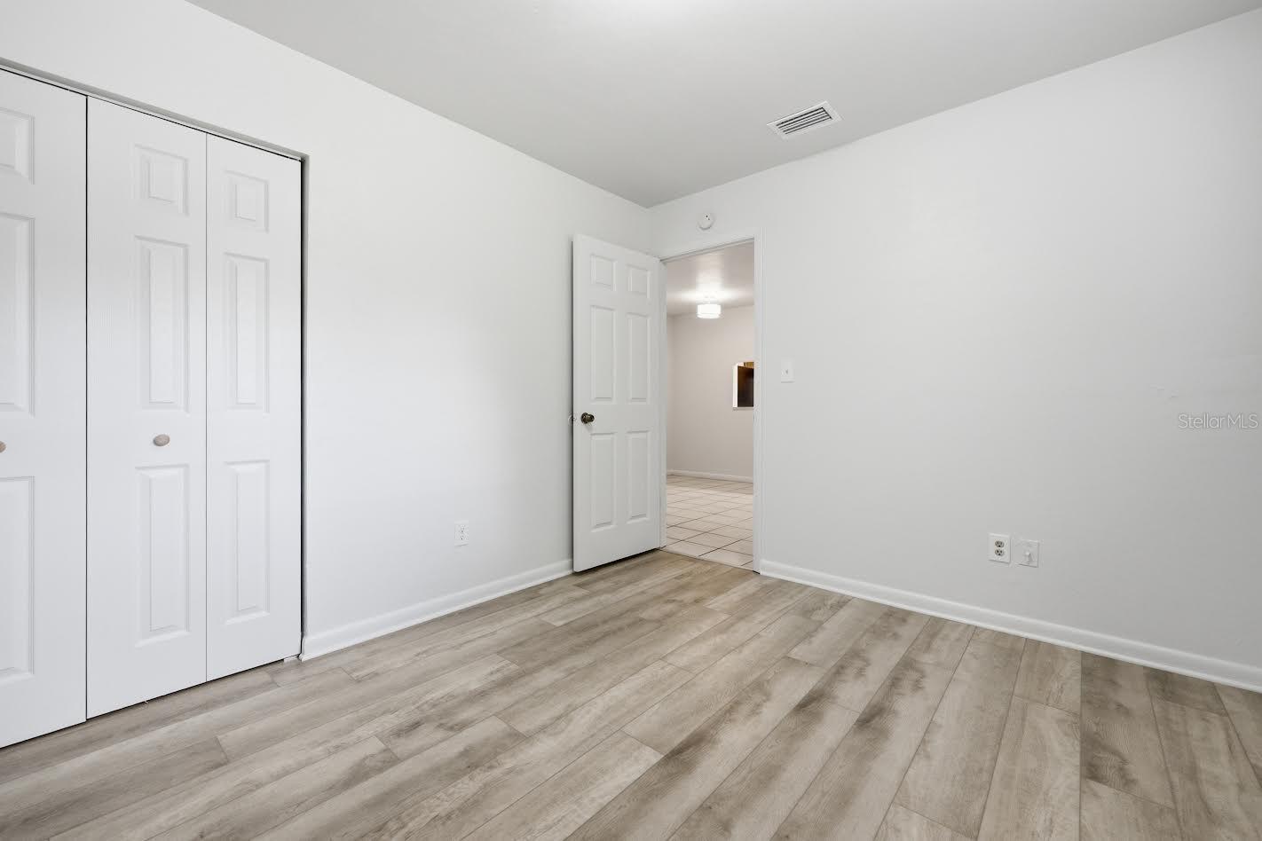 Image 4 of 23 For 5935 23 Terrace