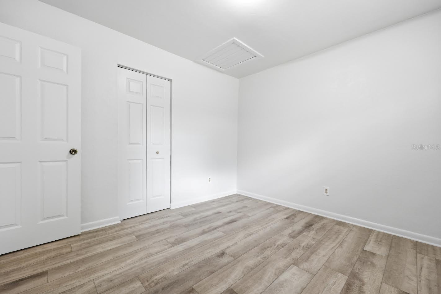 Image 5 of 23 For 5935 23 Terrace