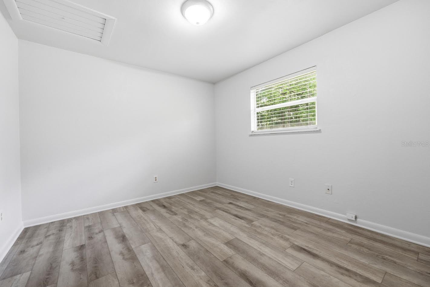 Image 6 of 23 For 5935 23 Terrace