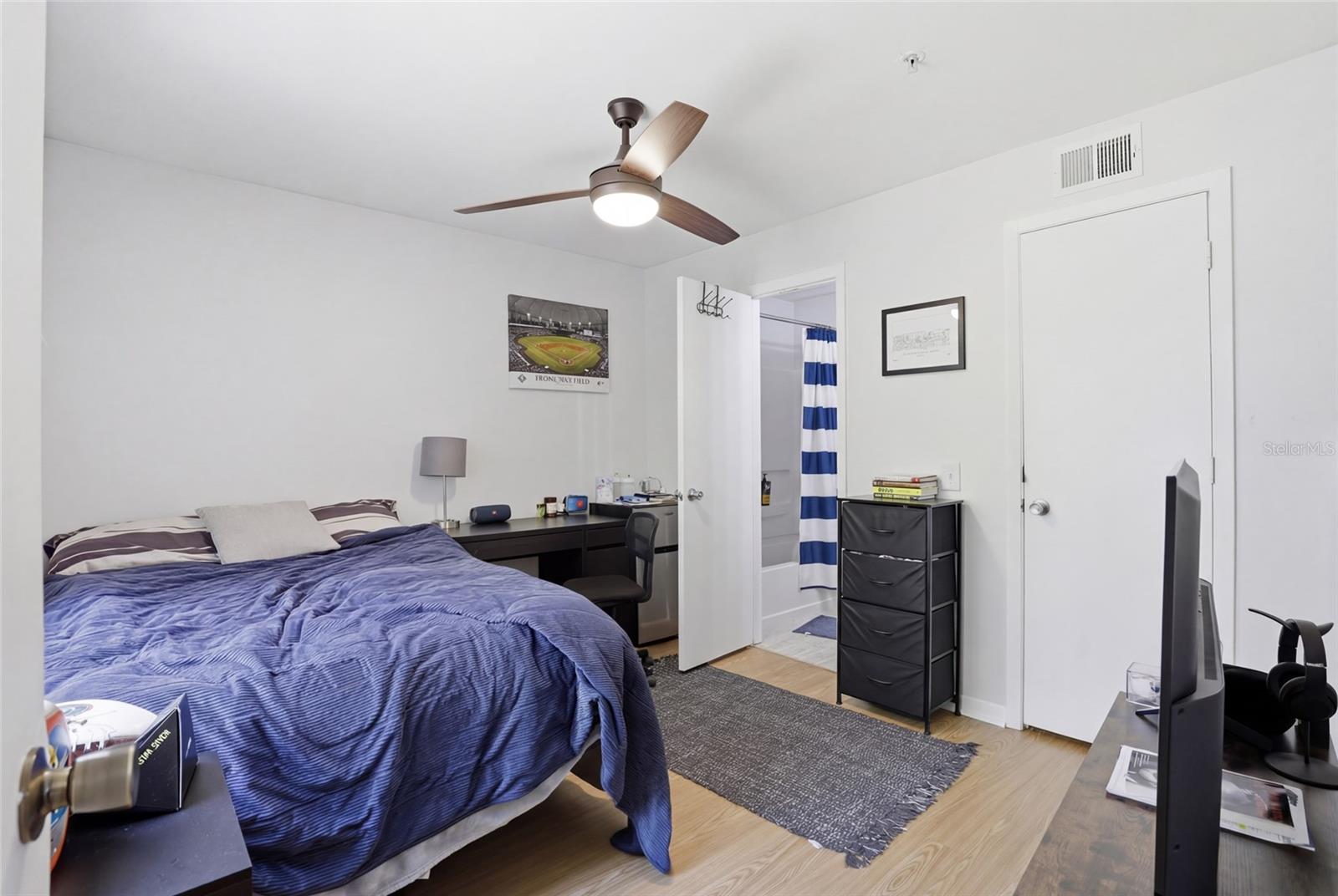 Image 24 of 42 For 3921 34th Street 307