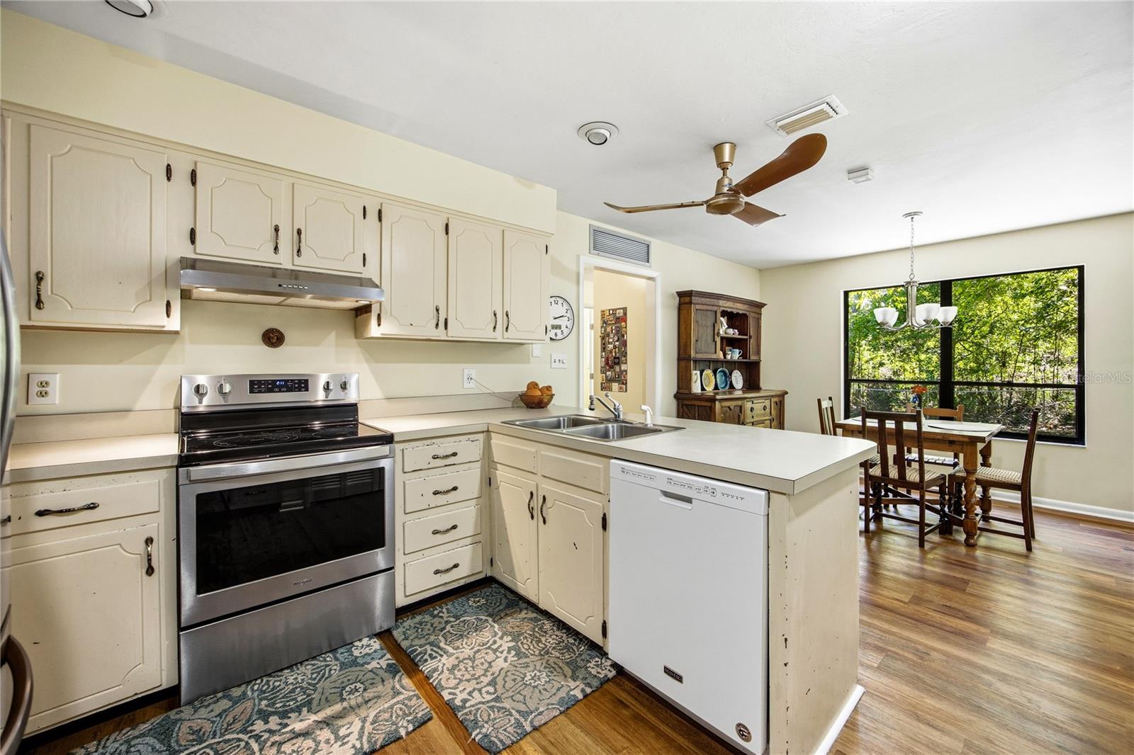 Image 19 of 64 For 5725 63rd Court