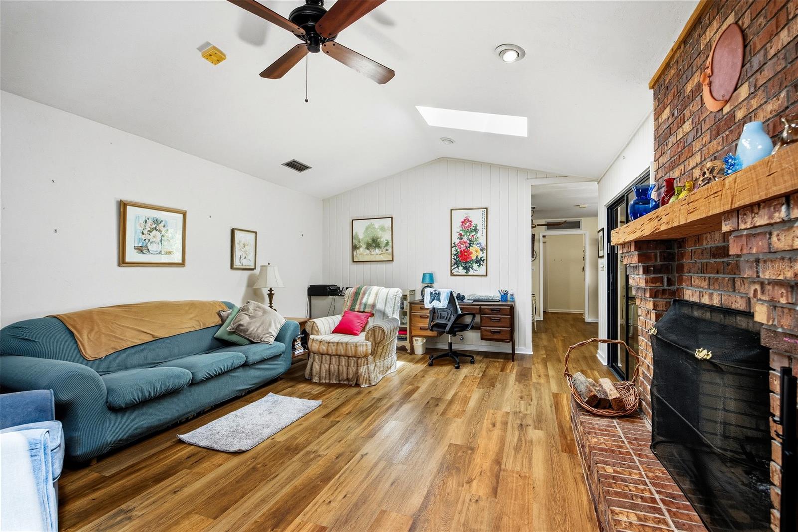 Image 24 of 64 For 5725 63rd Court