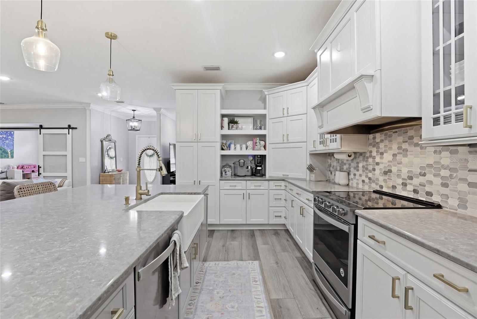 Image 11 of 37 For 11006 Palmetto Boulevard