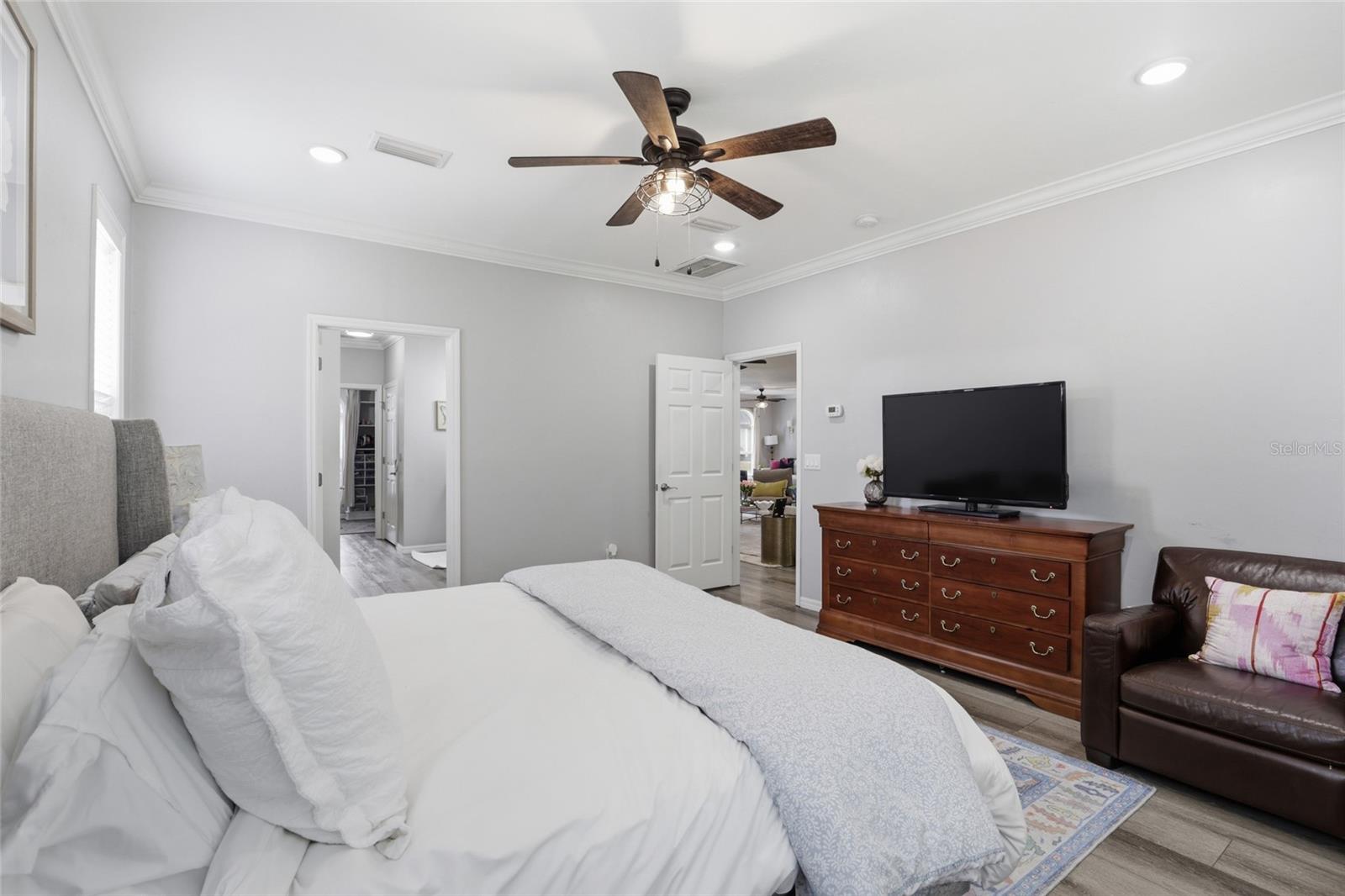 Image 18 of 37 For 11006 Palmetto Boulevard