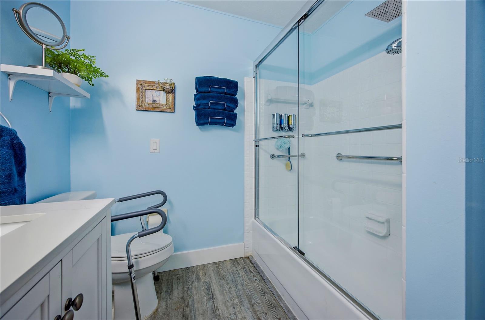 Image 20 of 27 For 419 50th Boulevard 805