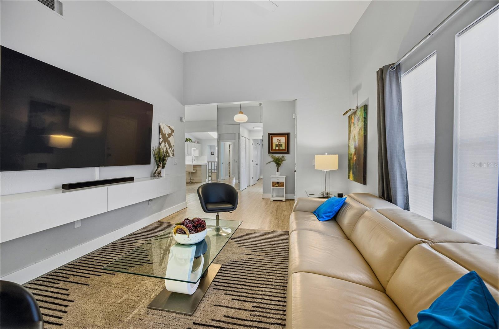 Image 7 of 27 For 419 50th Boulevard 805