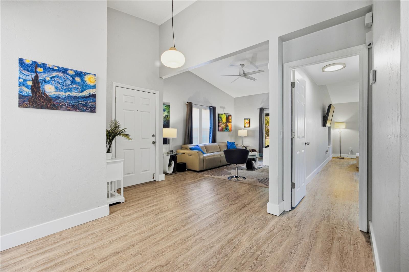 Image 9 of 27 For 419 50th Boulevard 805