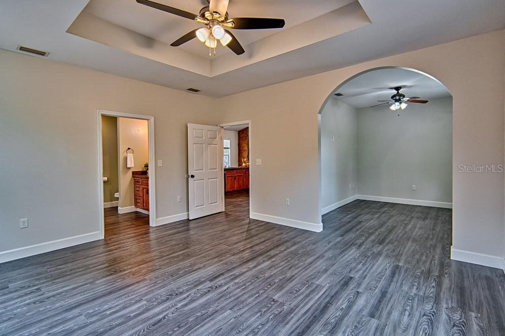 Image 11 of 39 For 9880 110th Street