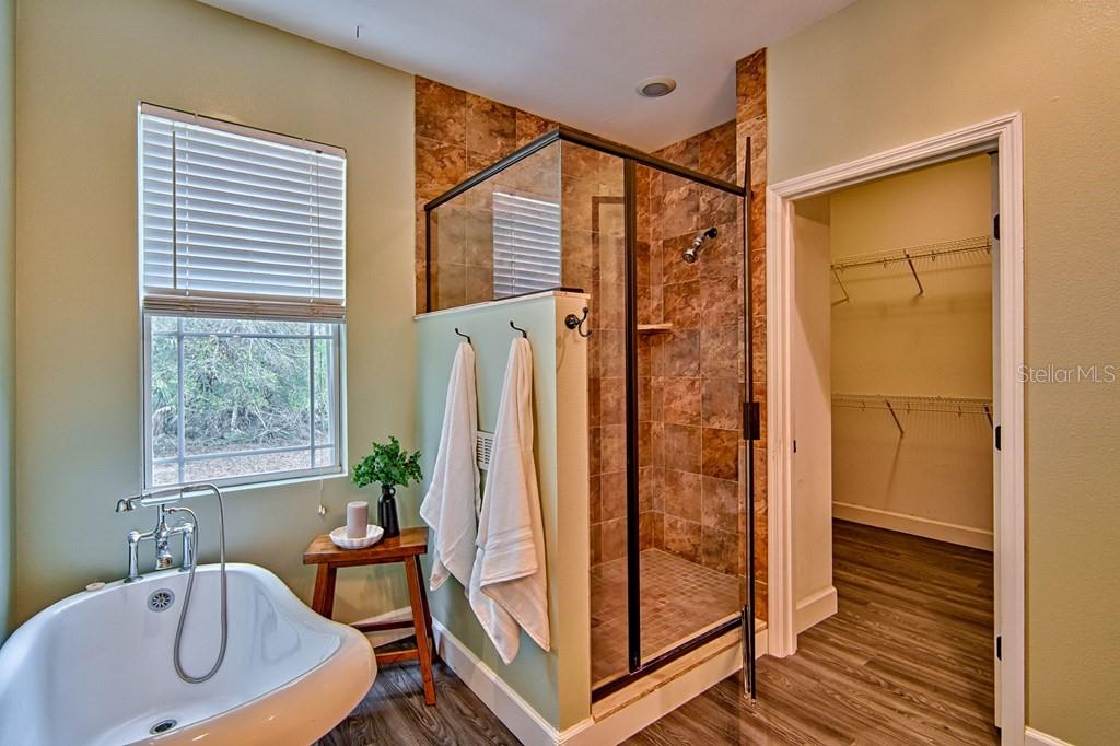 Image 15 of 39 For 9880 110th Street