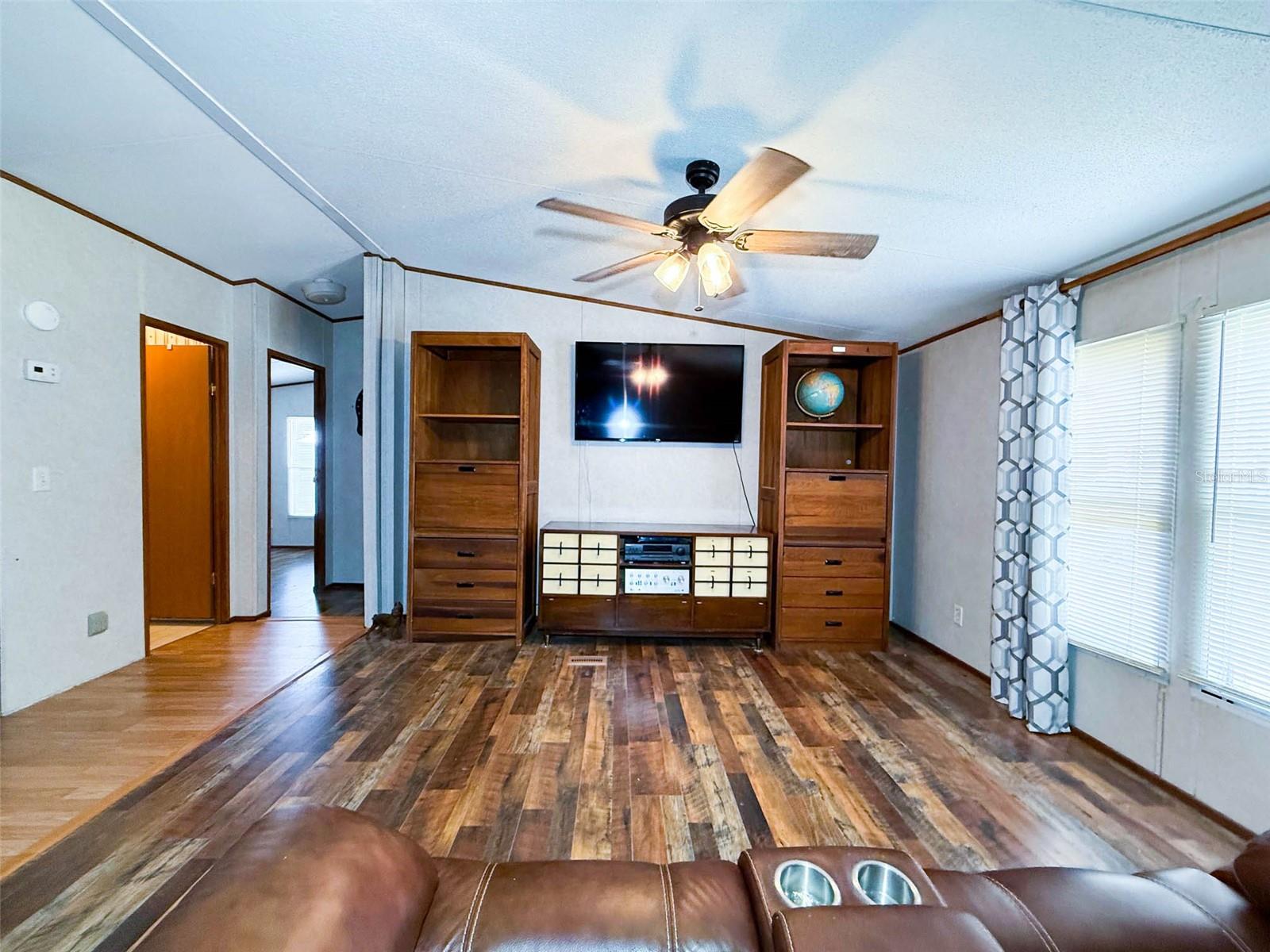 Image 16 of 53 For 104 Waterway Avenue