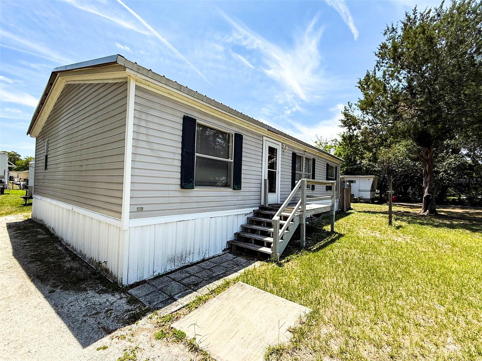 Image 3 of 53 For 104 Waterway Avenue