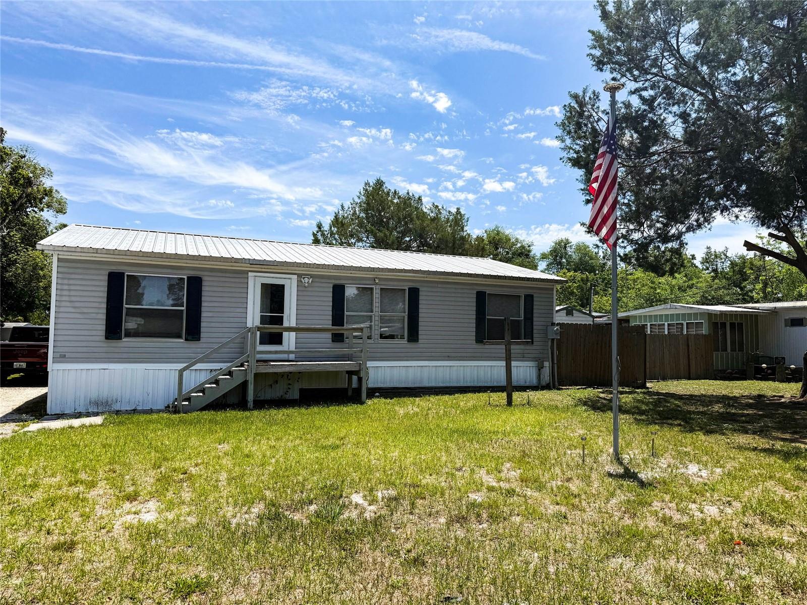 Image 4 of 53 For 104 Waterway Avenue