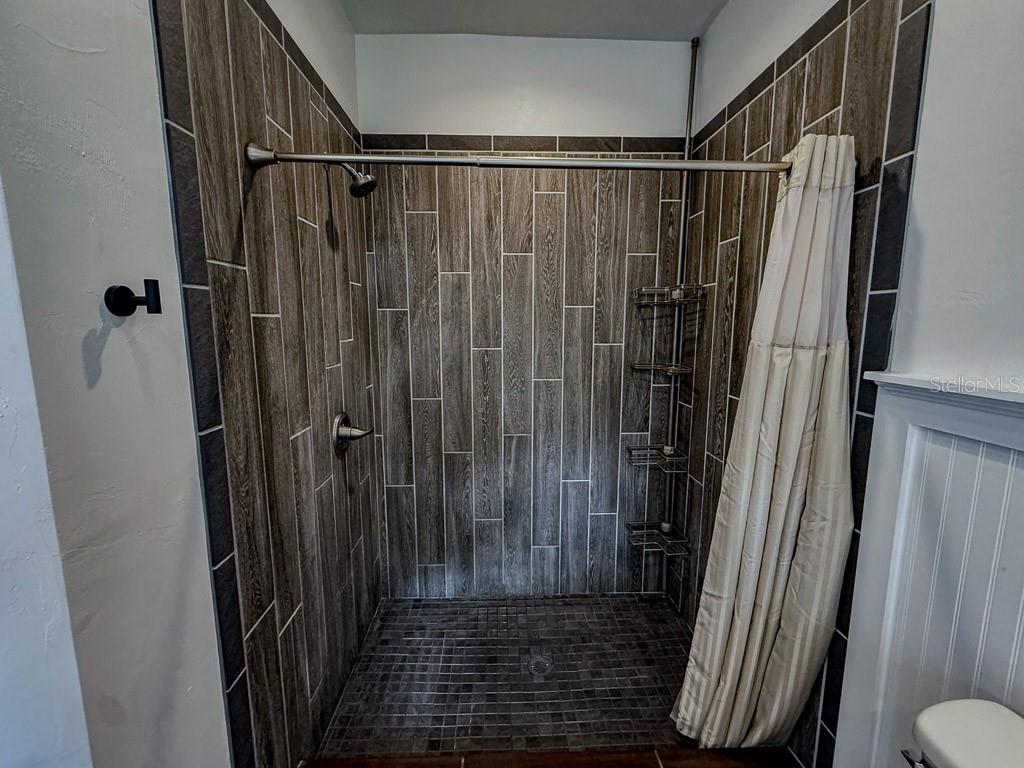 Image 18 of 22 For 109 Round House Court