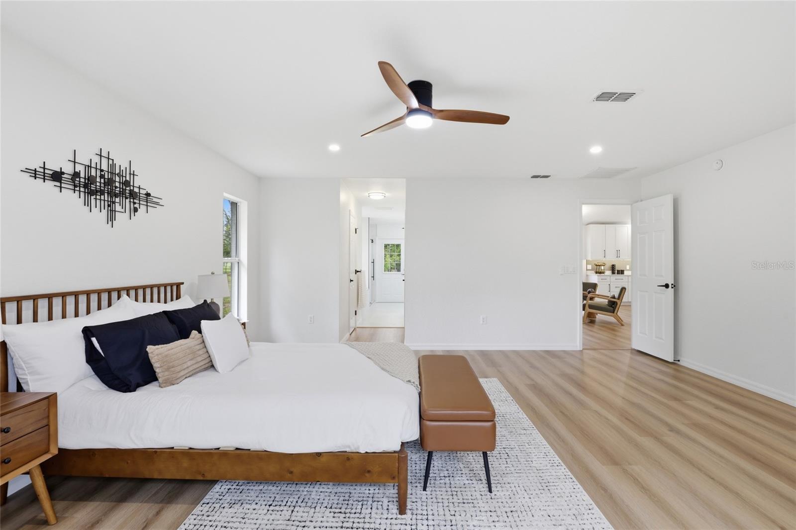 Image 15 of 50 For 19518 78th Avenue