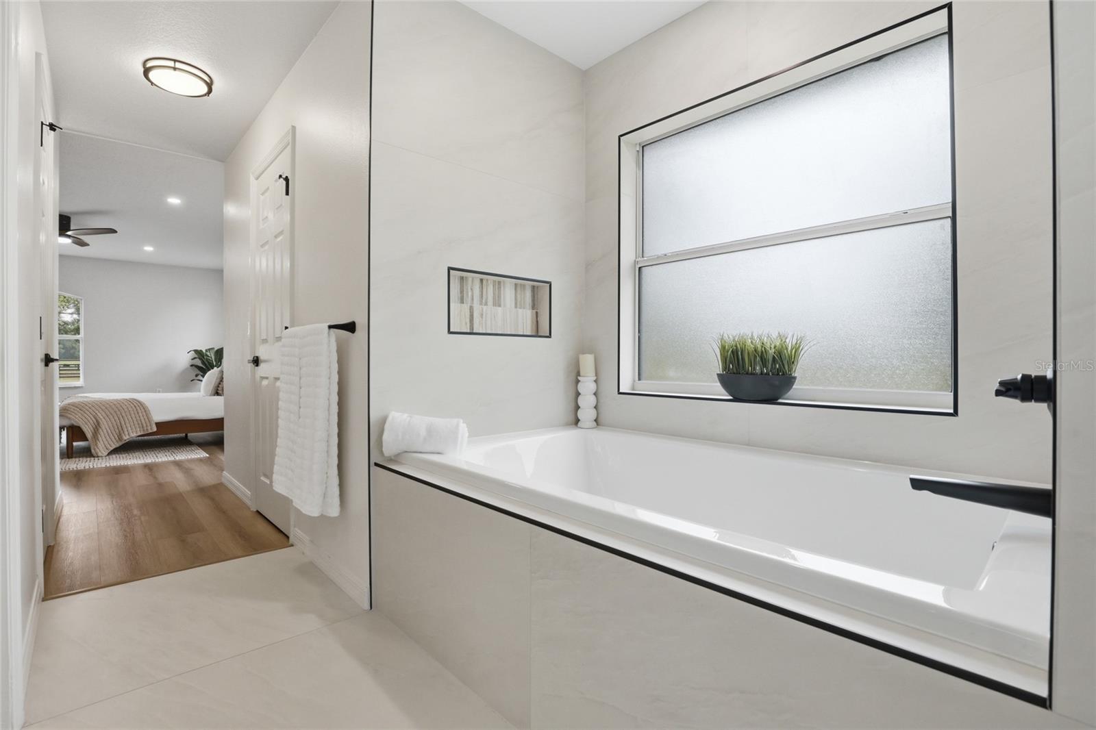 Image 17 of 50 For 19518 78th Avenue