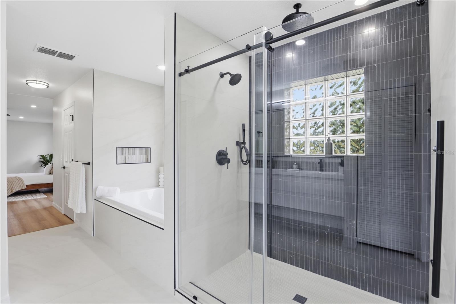 Image 18 of 50 For 19518 78th Avenue