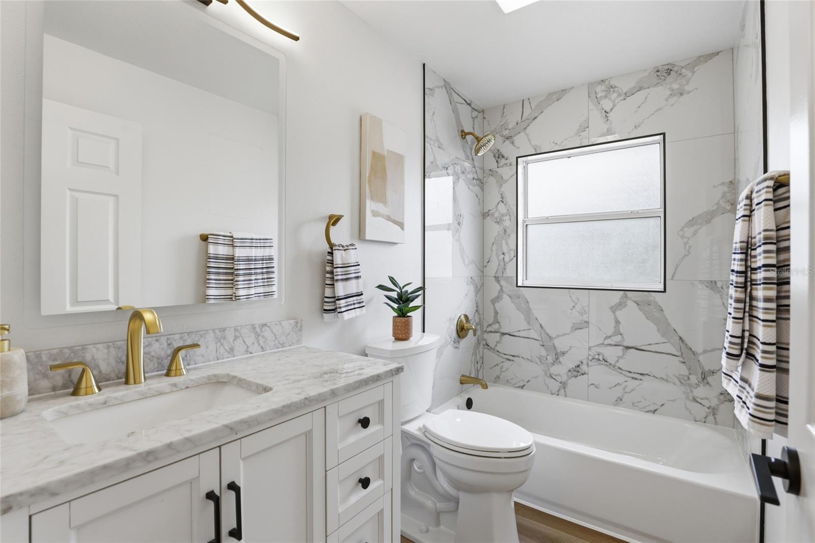 Image 22 of 50 For 19518 78th Avenue