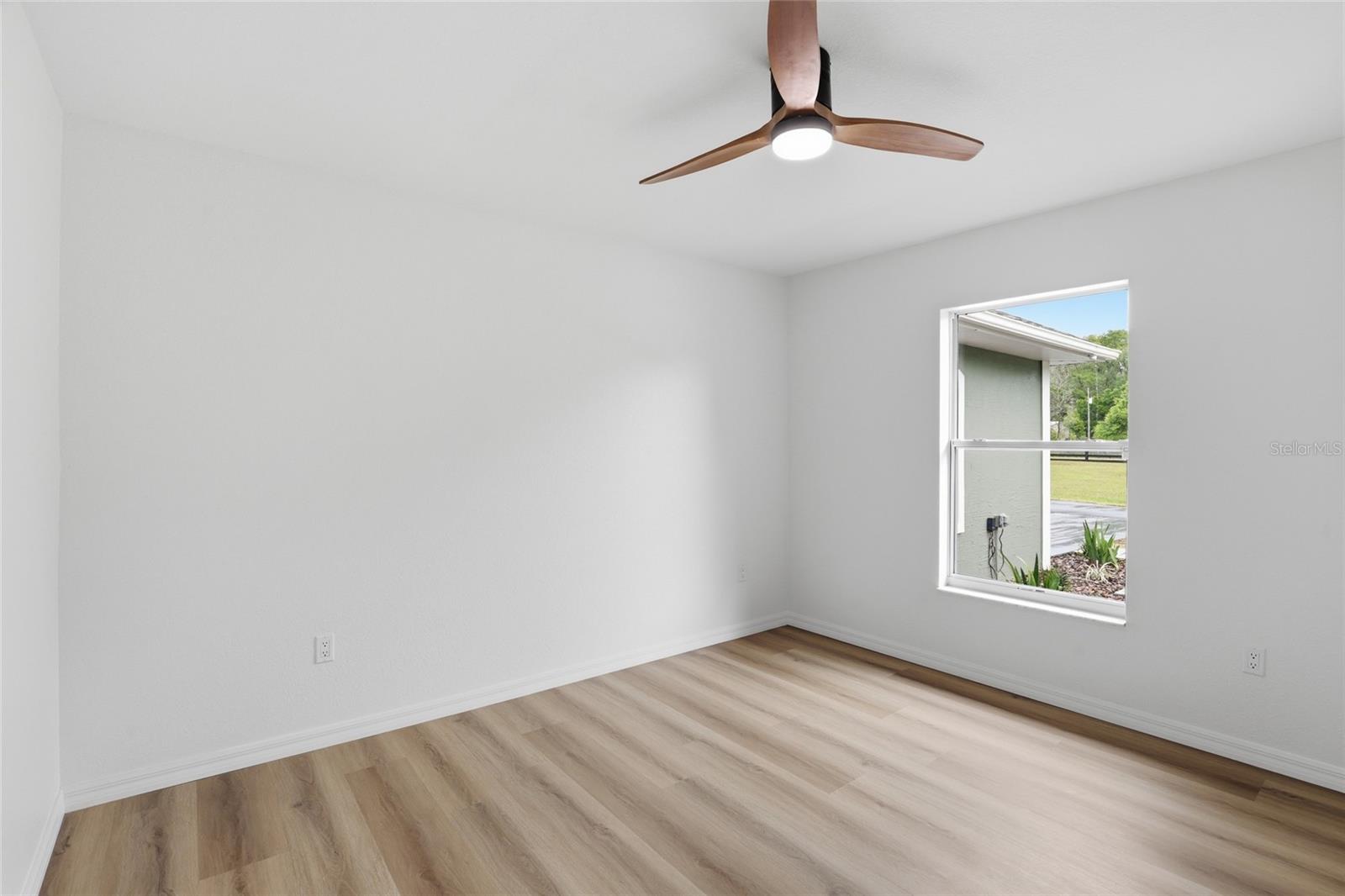 Image 23 of 50 For 19518 78th Avenue